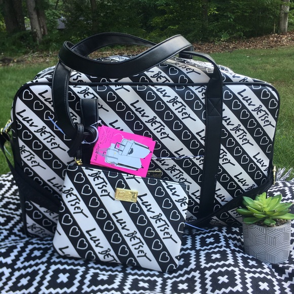 Betsey Johnson Handbags - NWT Betsey Johnson LBCRUIZE Weekender Bag